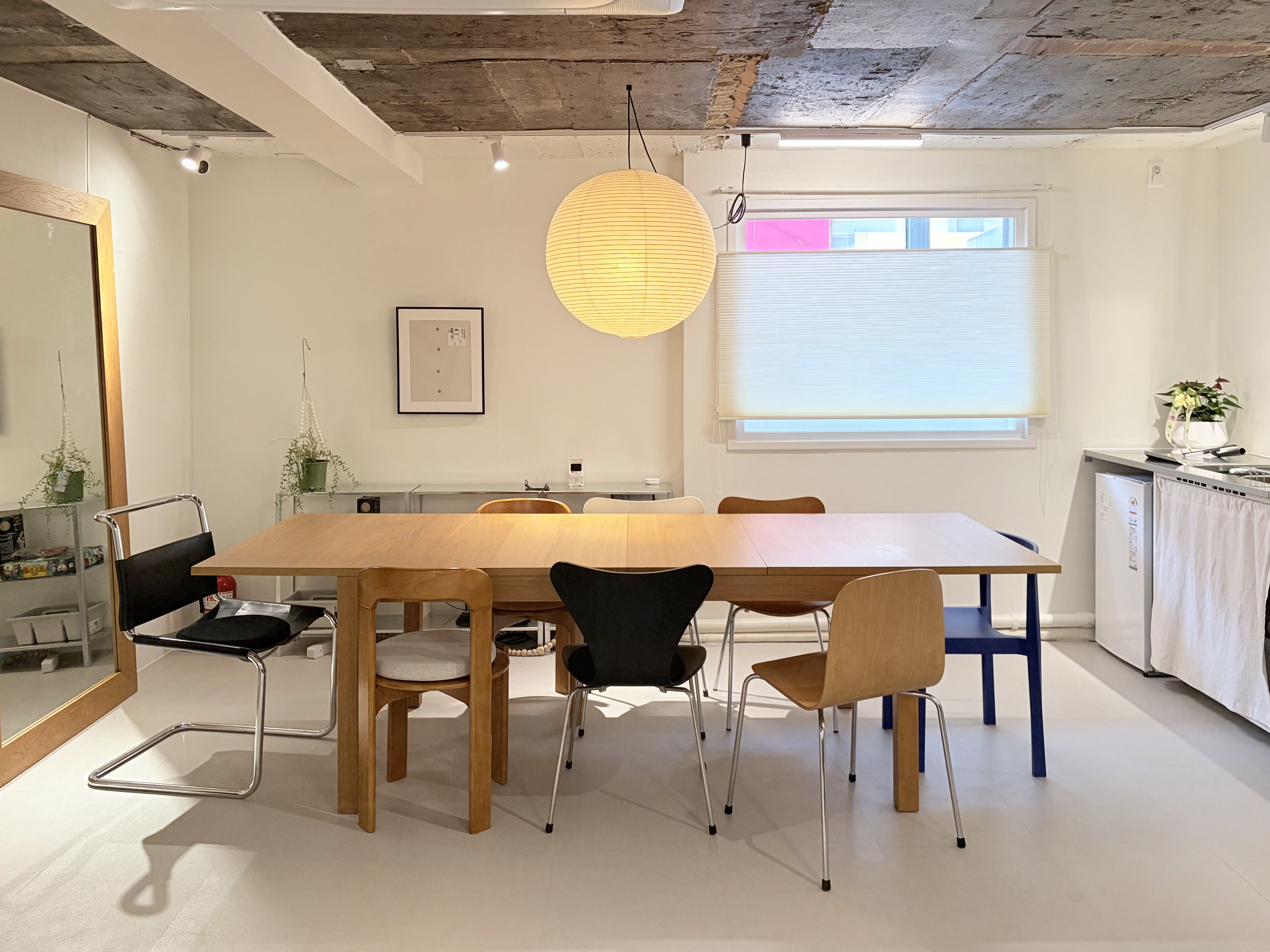 그중간어딘가 공간